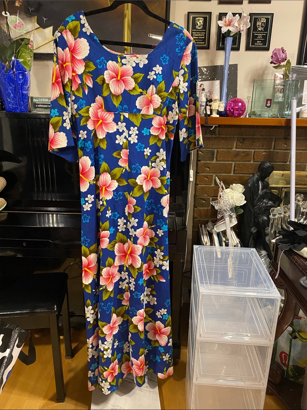 Vintage Ui-Maikai 1960s–1970s Hawaiian Maxi Muumuu Dress,